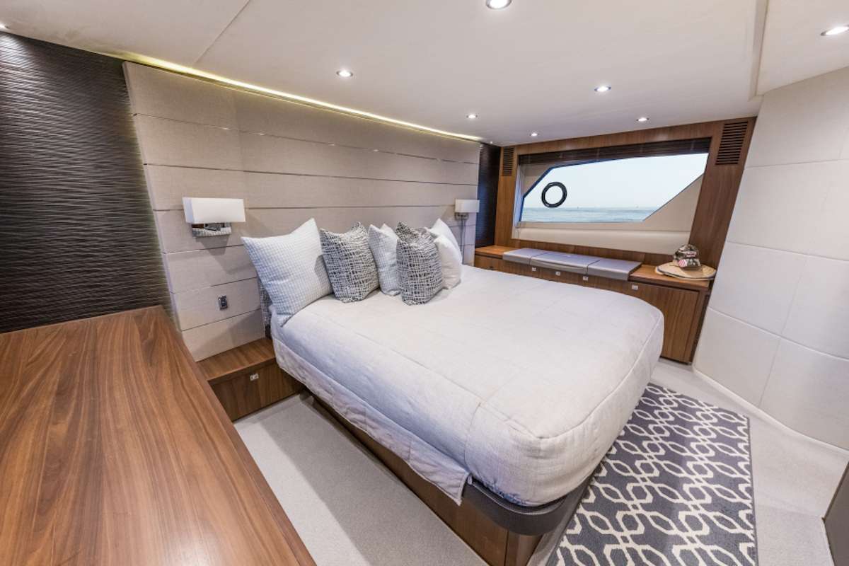 Luxury Crewed Motor Yacht ELLA ROSE photo 8