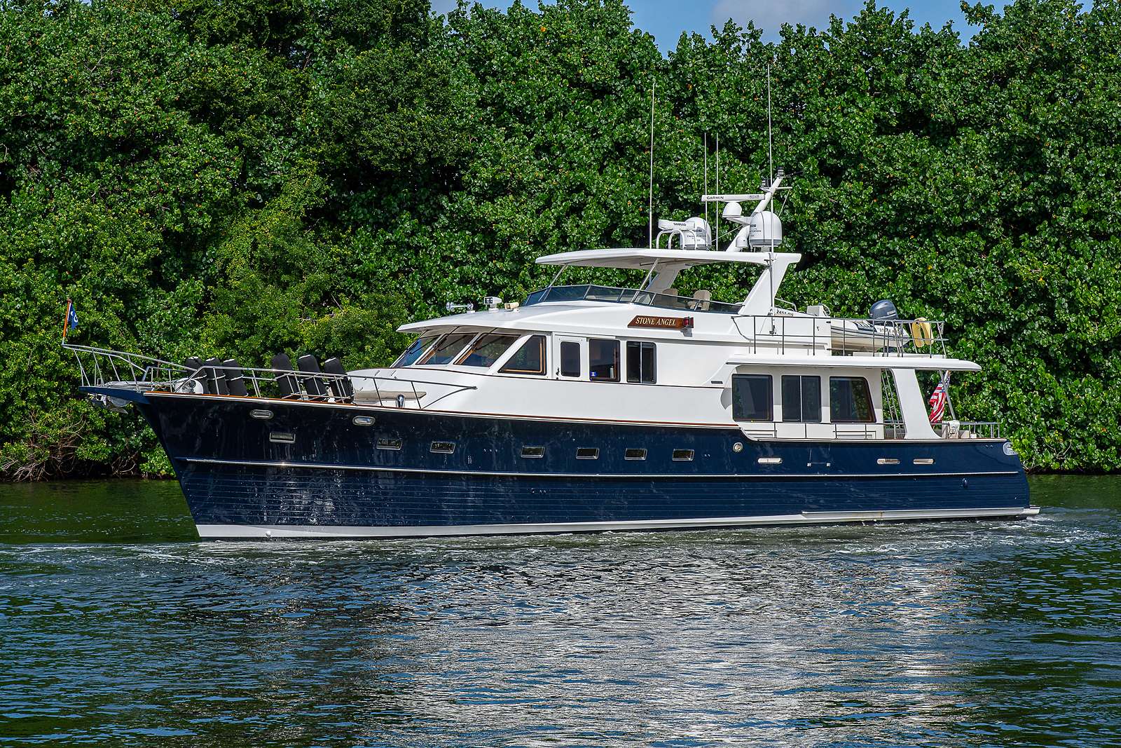 Crewed Motor Yacht ELLEON