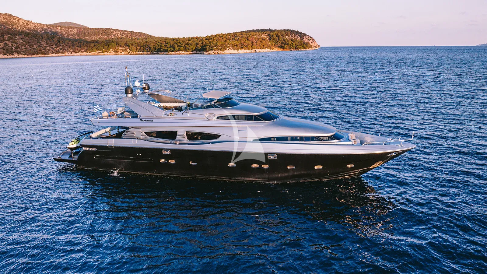 Luxury Crewed Motor Yacht ELVI photo 3