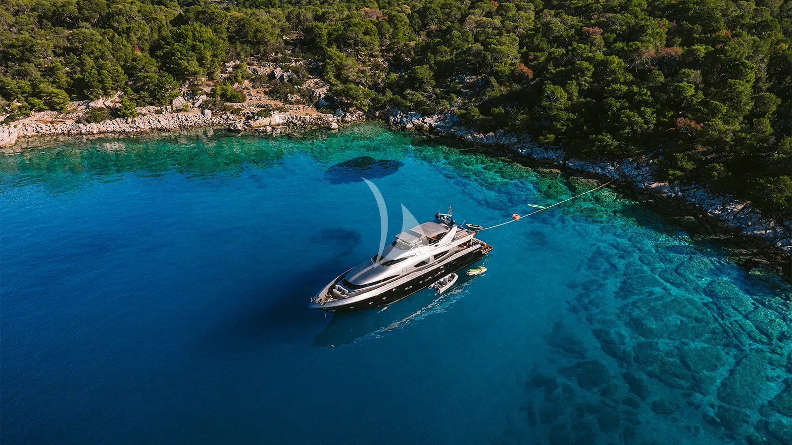 Luxury Crewed Motor Yacht ELVI photo 6