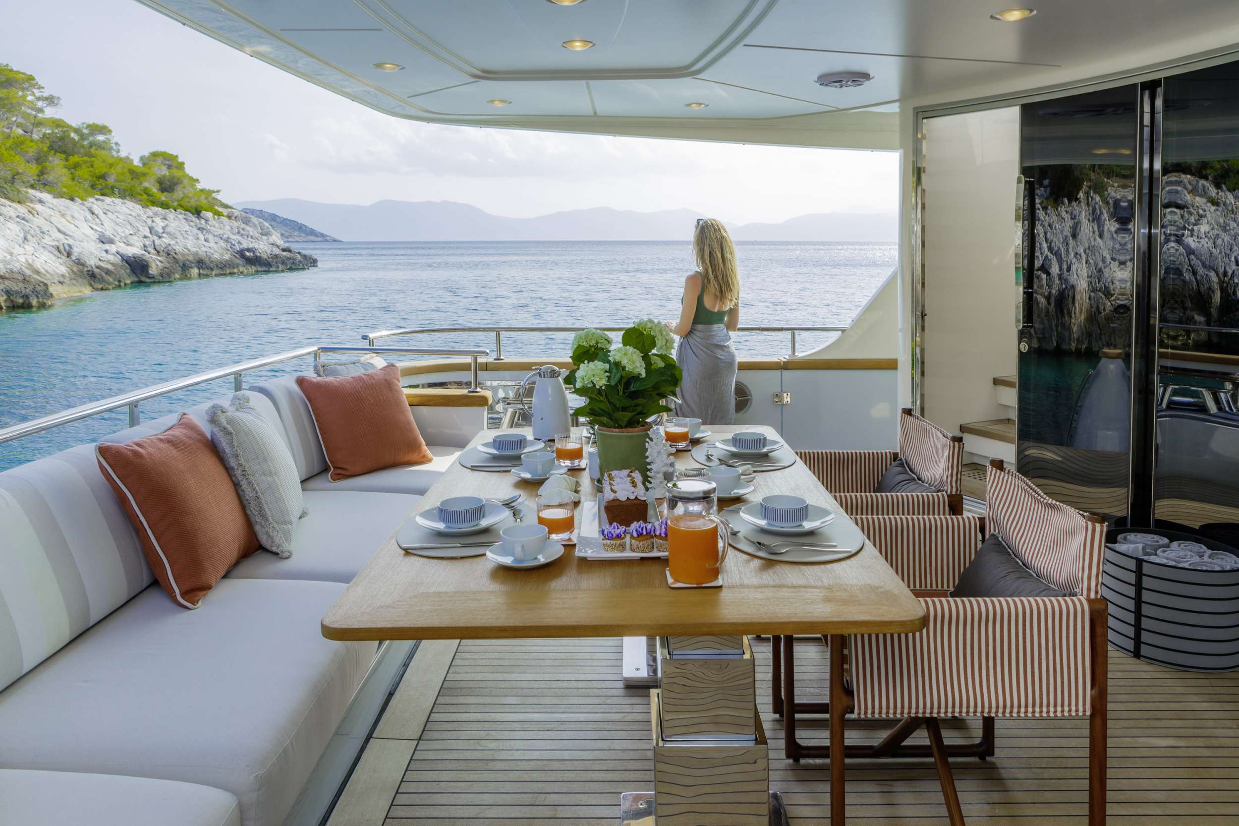 Crewed Motor Yacht ELYSIUM photo 5