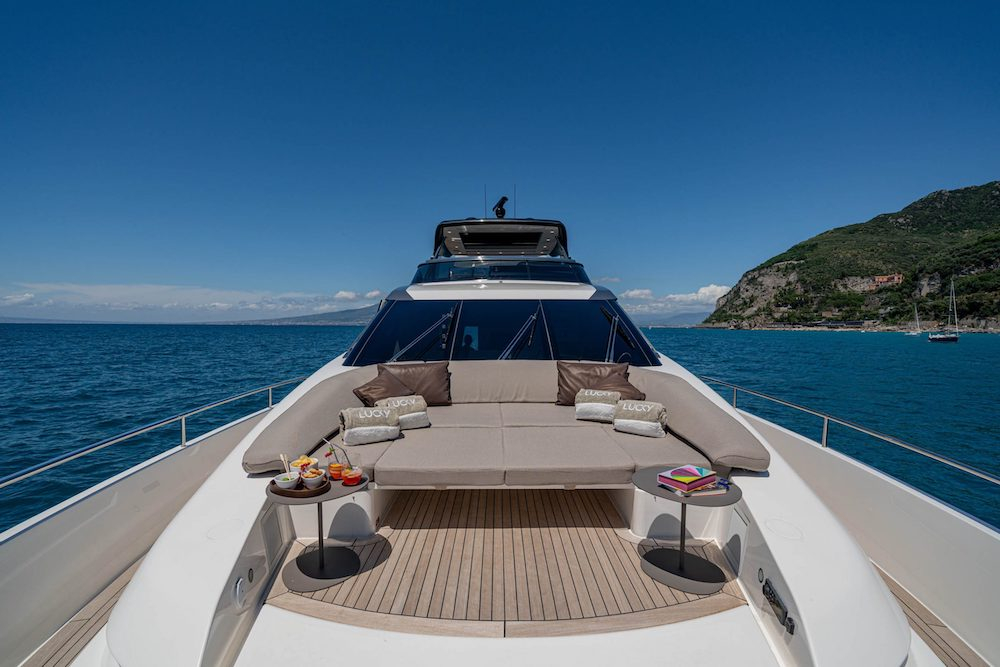 Luxury Crewed Motor Yacht EM3 photo 5