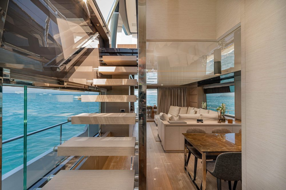 Luxury Crewed Motor Yacht EM3 photo 6