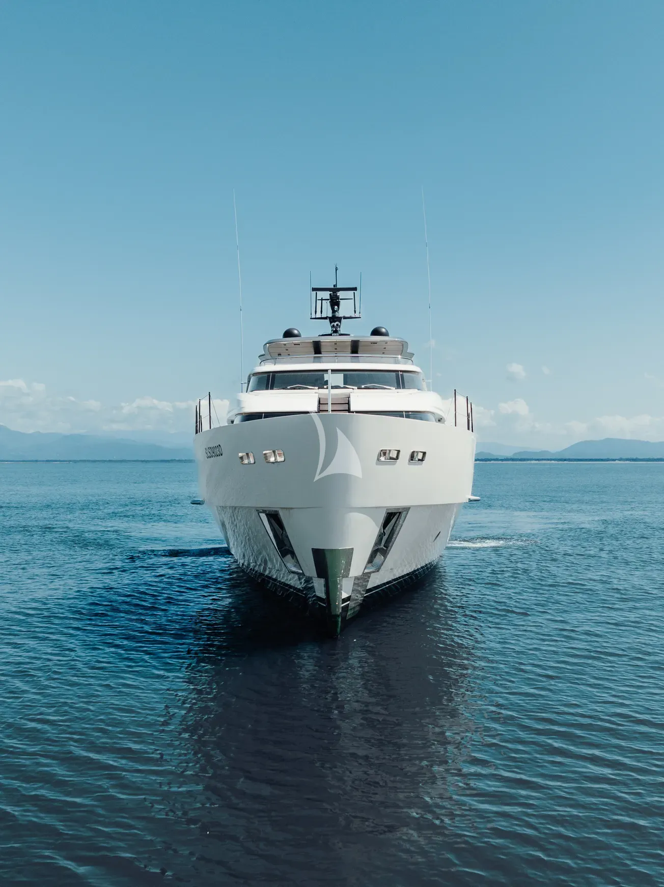 Crewed Motor Yacht EM3 photo 8