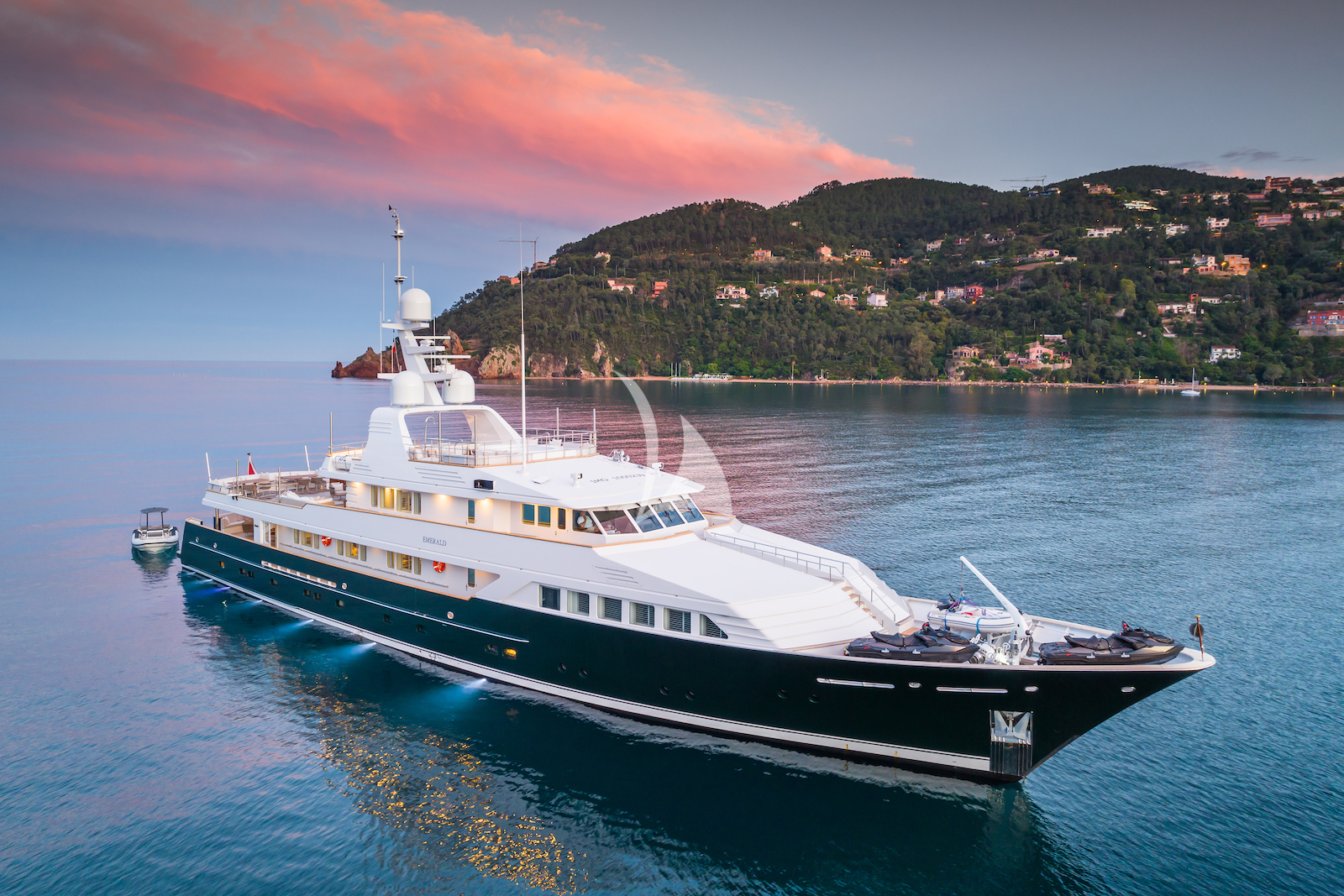 Luxury Motor Yacht EMERALD photo 8