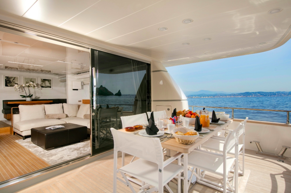 Luxury Crewed Motor Yacht EMOTION photo 4