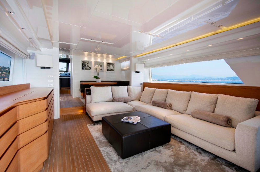 Luxury Crewed Motor Yacht EMOTION photo 6