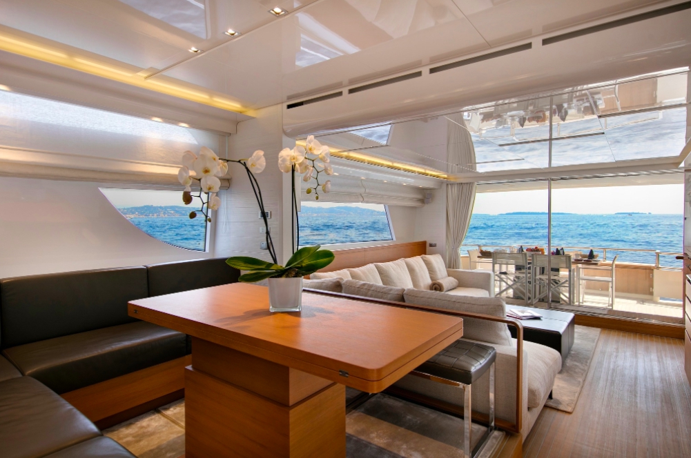 Luxury Crewed Motor Yacht EMOTION photo 7