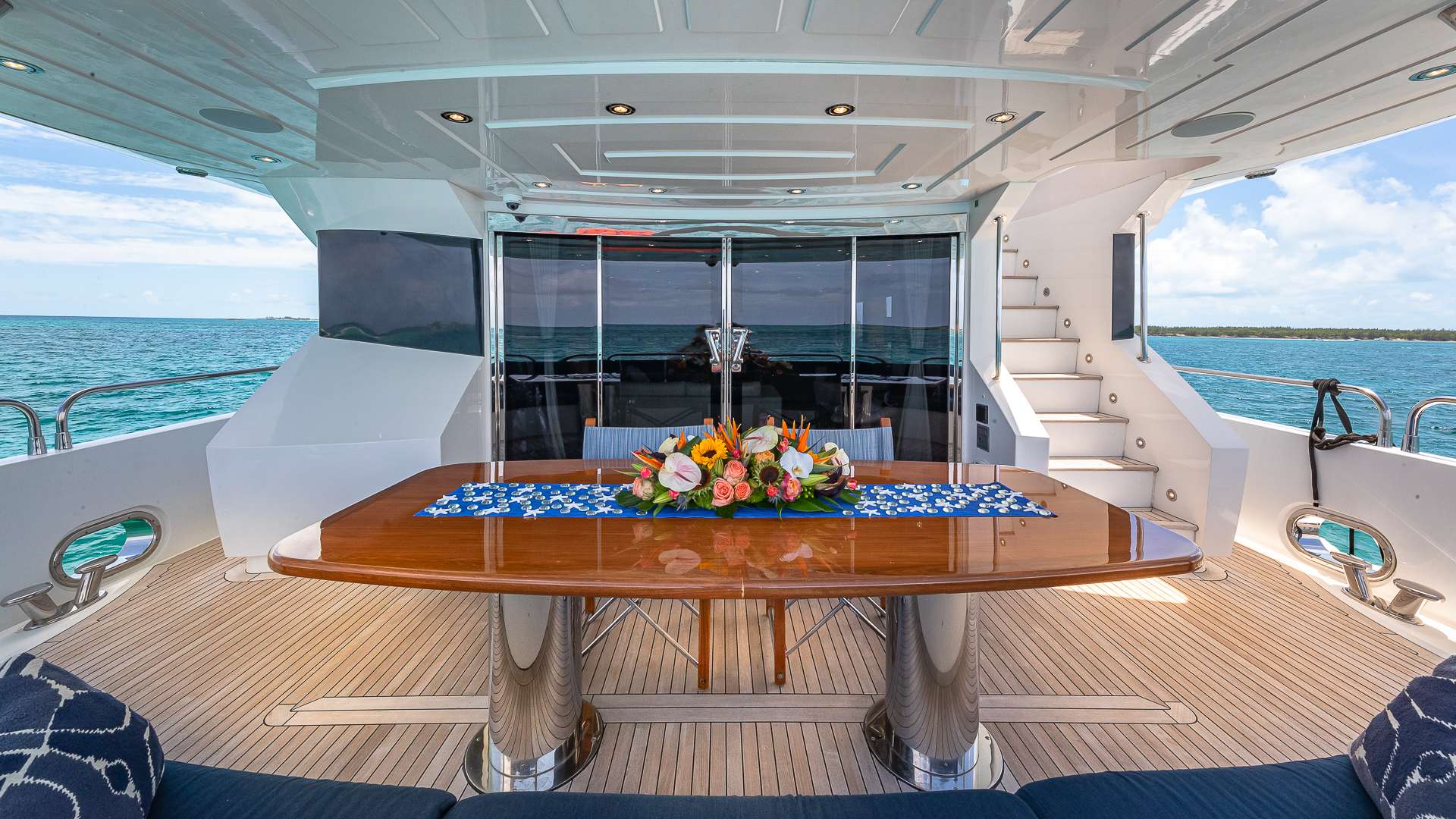 Luxury Crewed Motor Yacht EMRYS photo 8