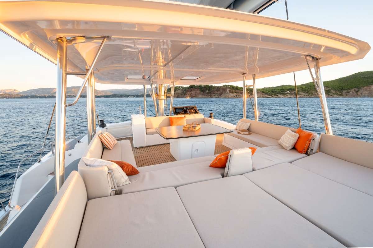 Crewed Motor Yacht ENDEAVOUR photo 4