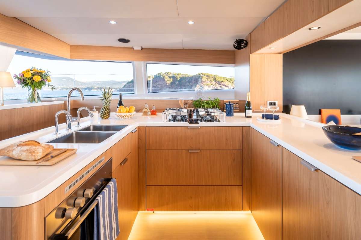 Crewed Motor Yacht ENDEAVOUR photo 8