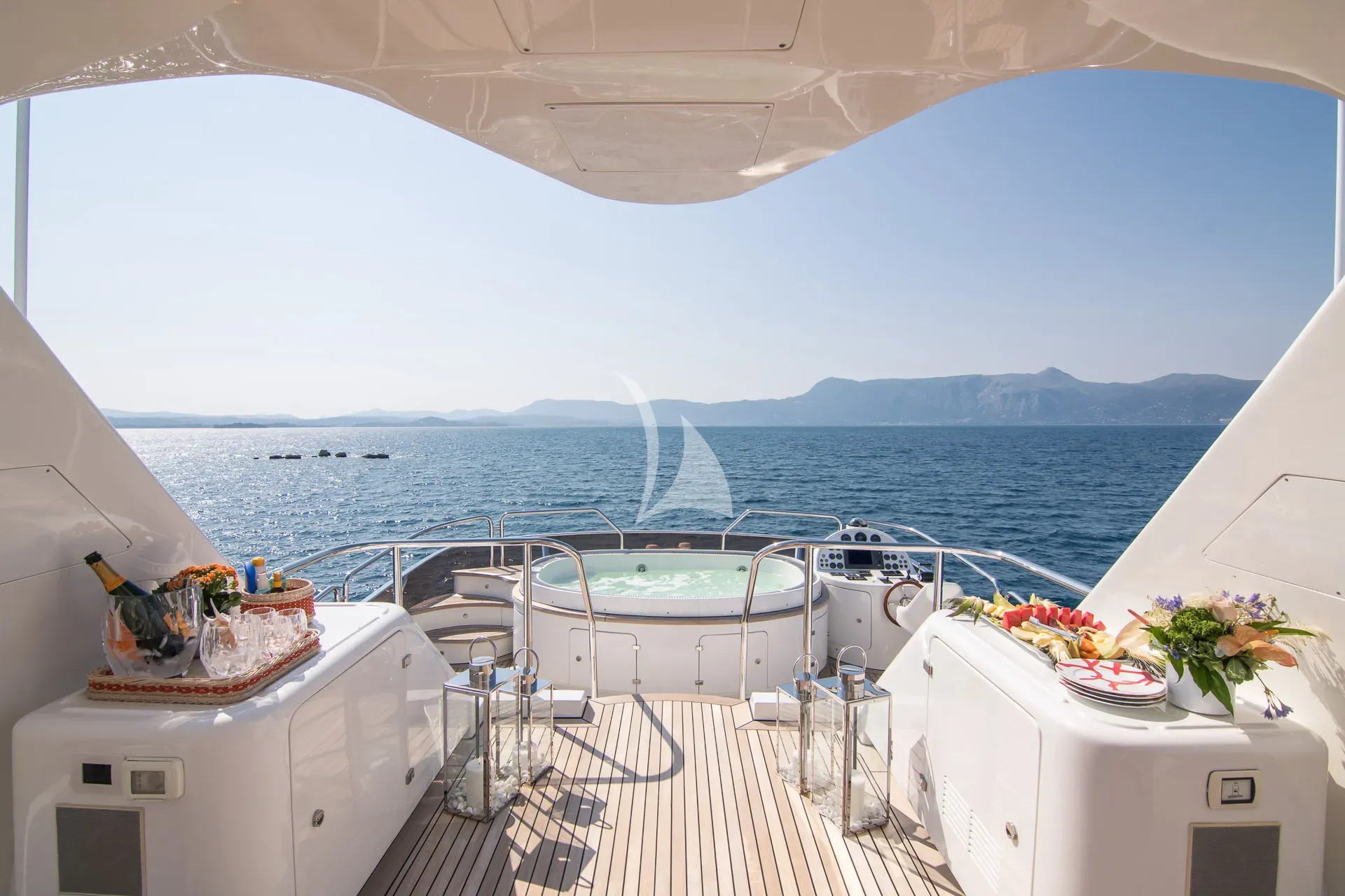 Luxury Crewed Motor Yacht ENDLESS SUMMER photo 7