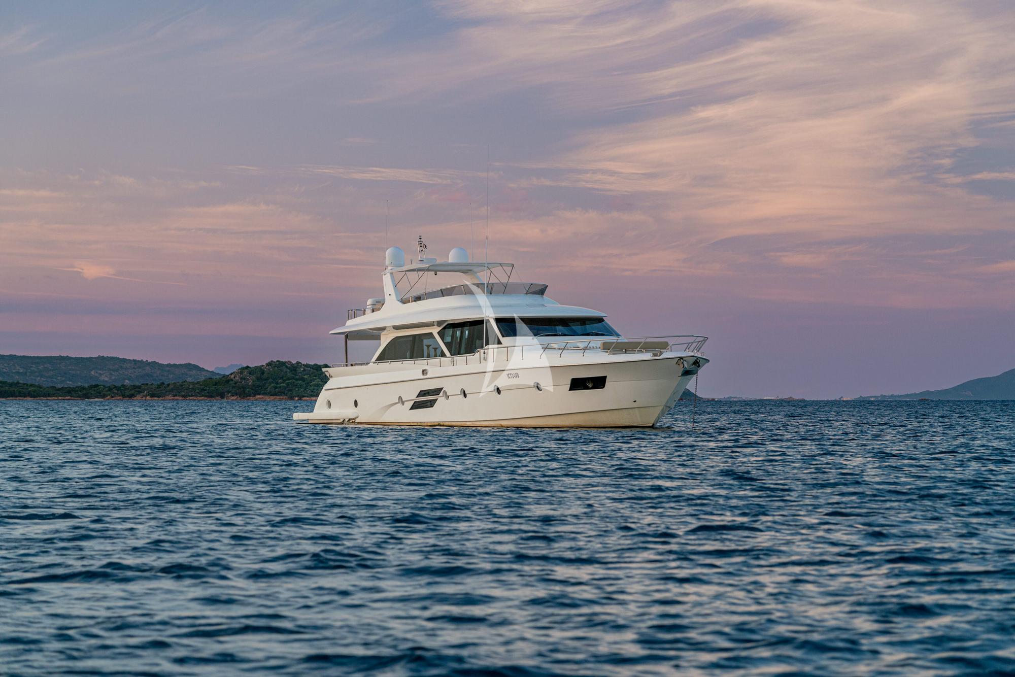 Luxury Crewed Motor Yacht ENJOY photo 4