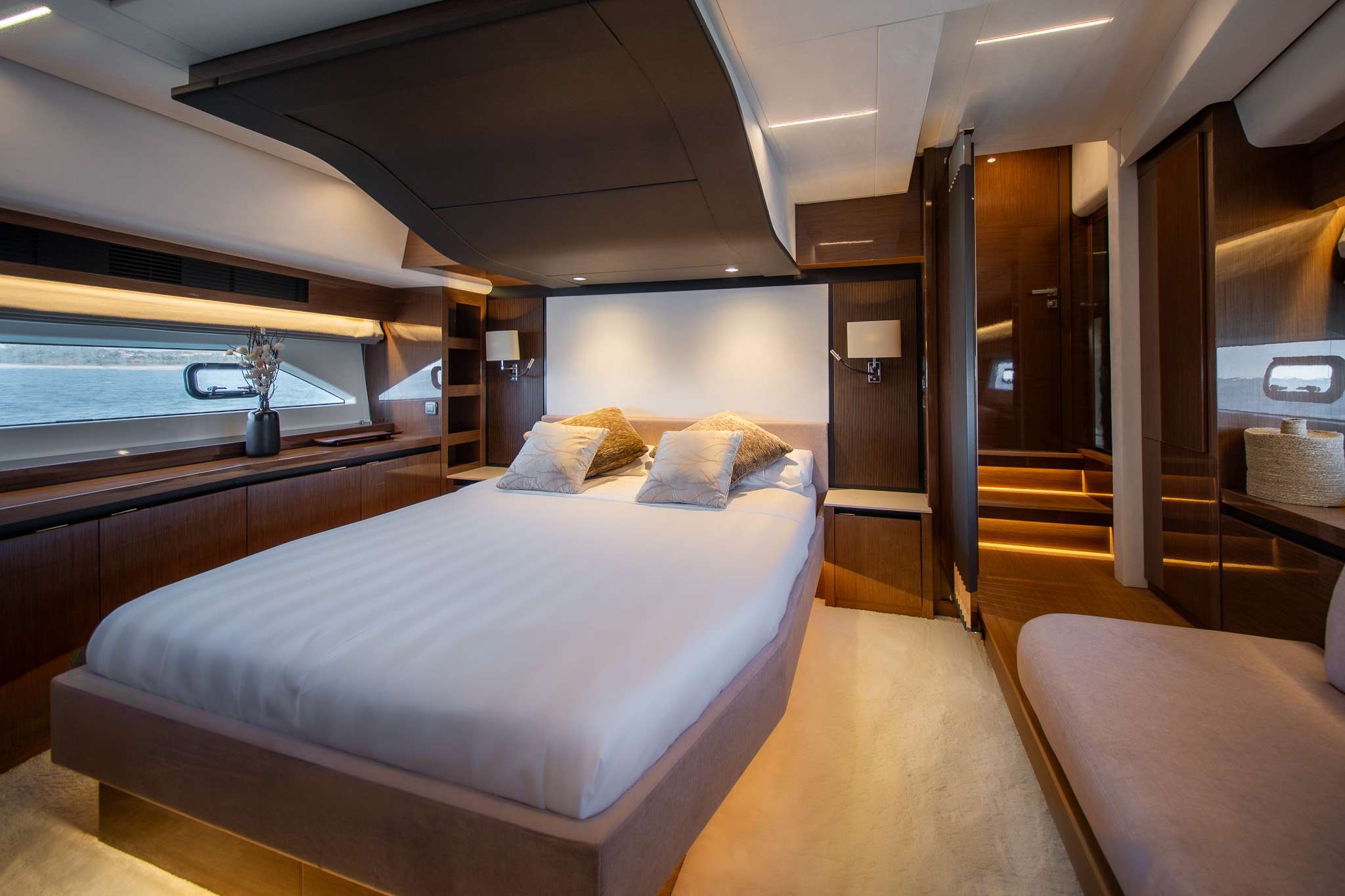 Crewed Motor Yacht ENTHUSIAST photo 6