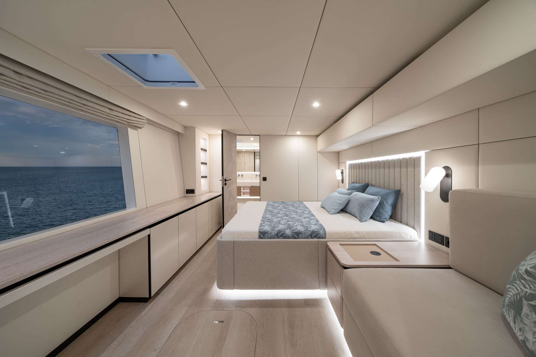 Luxury Crewed Catamaran ENTRE4 photo 4