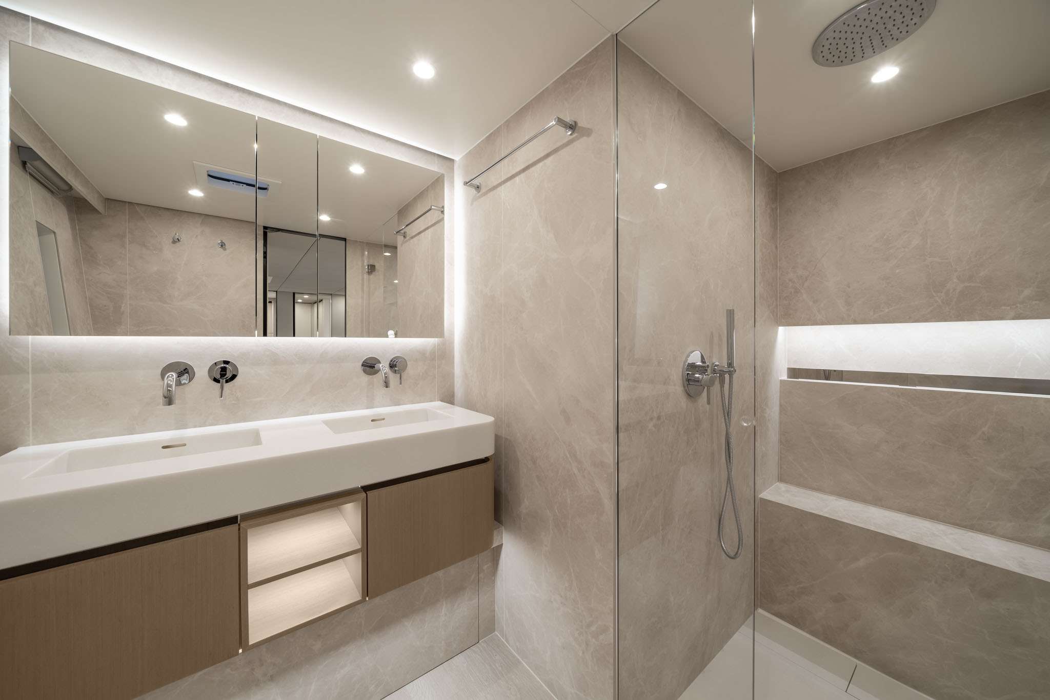 Luxury Crewed Catamaran ENTRE4 photo 5