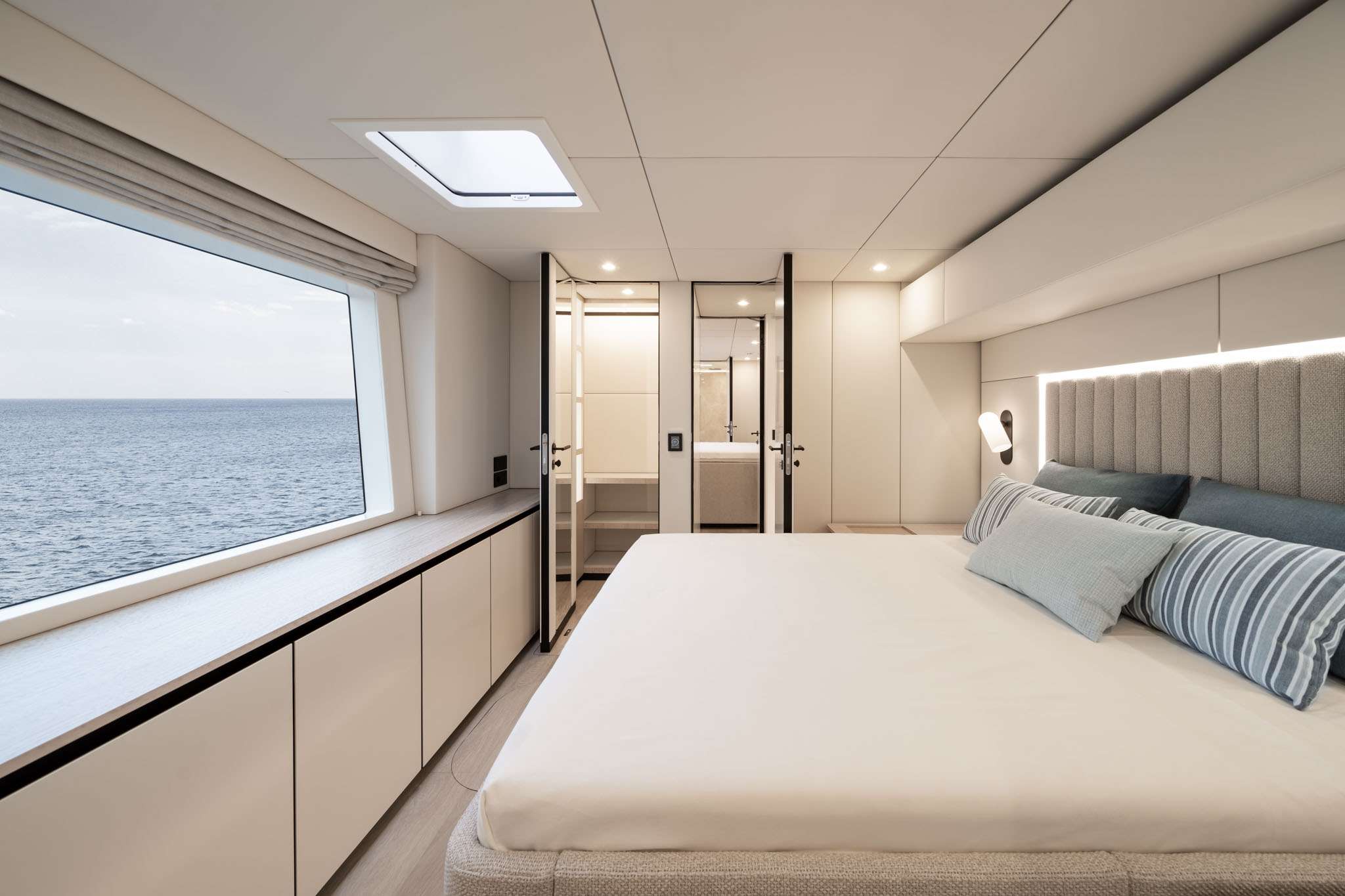 Luxury Crewed Catamaran ENTRE4 photo 6