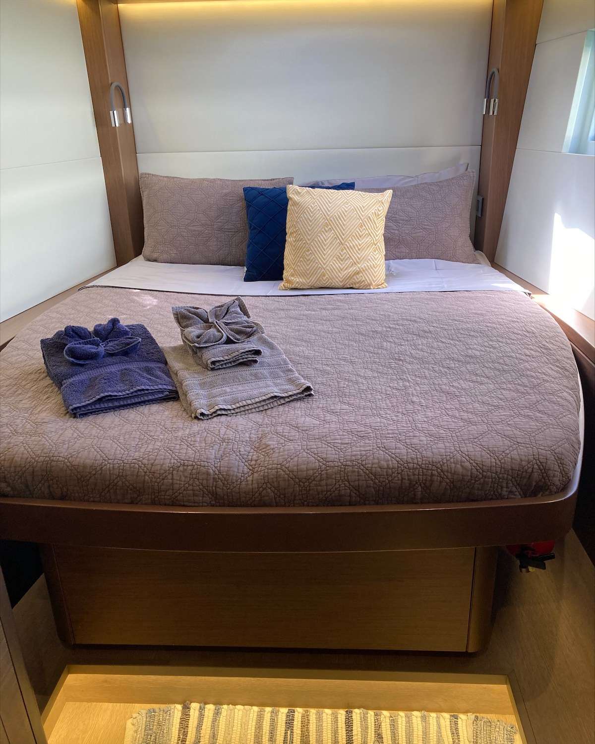 Crewed Catamaran ESPERANZA II photo 8