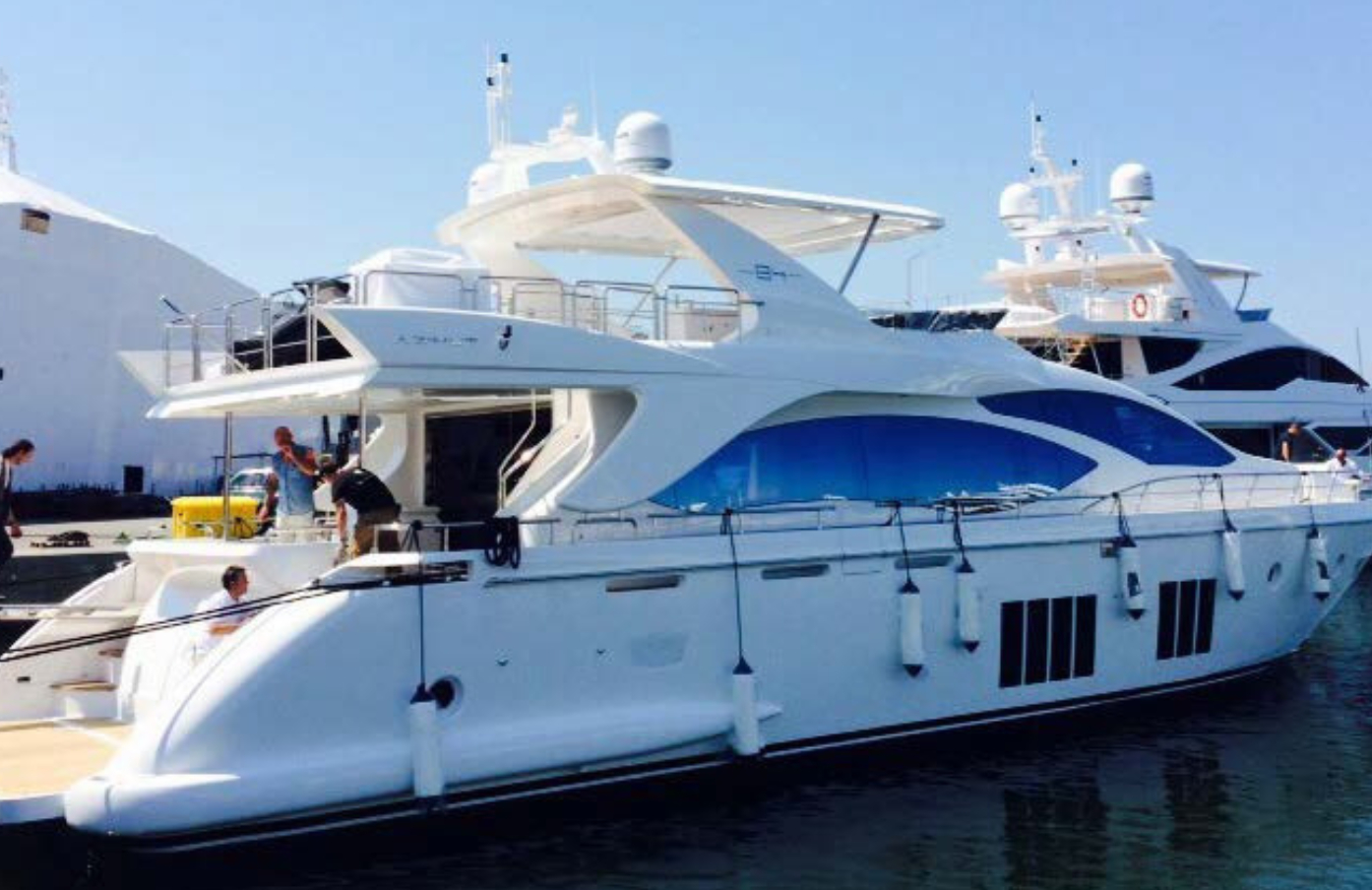 Luxury Crewed Motor Yacht ESSENZA