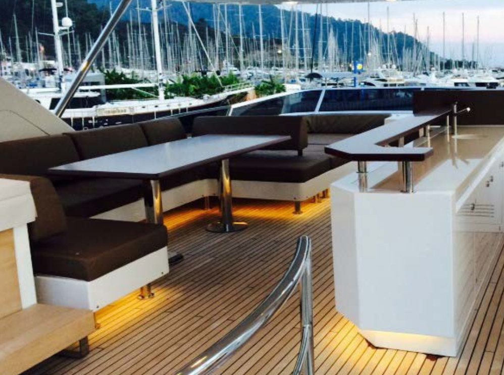 Luxury Crewed Motor Yacht ESSENZA photo 6