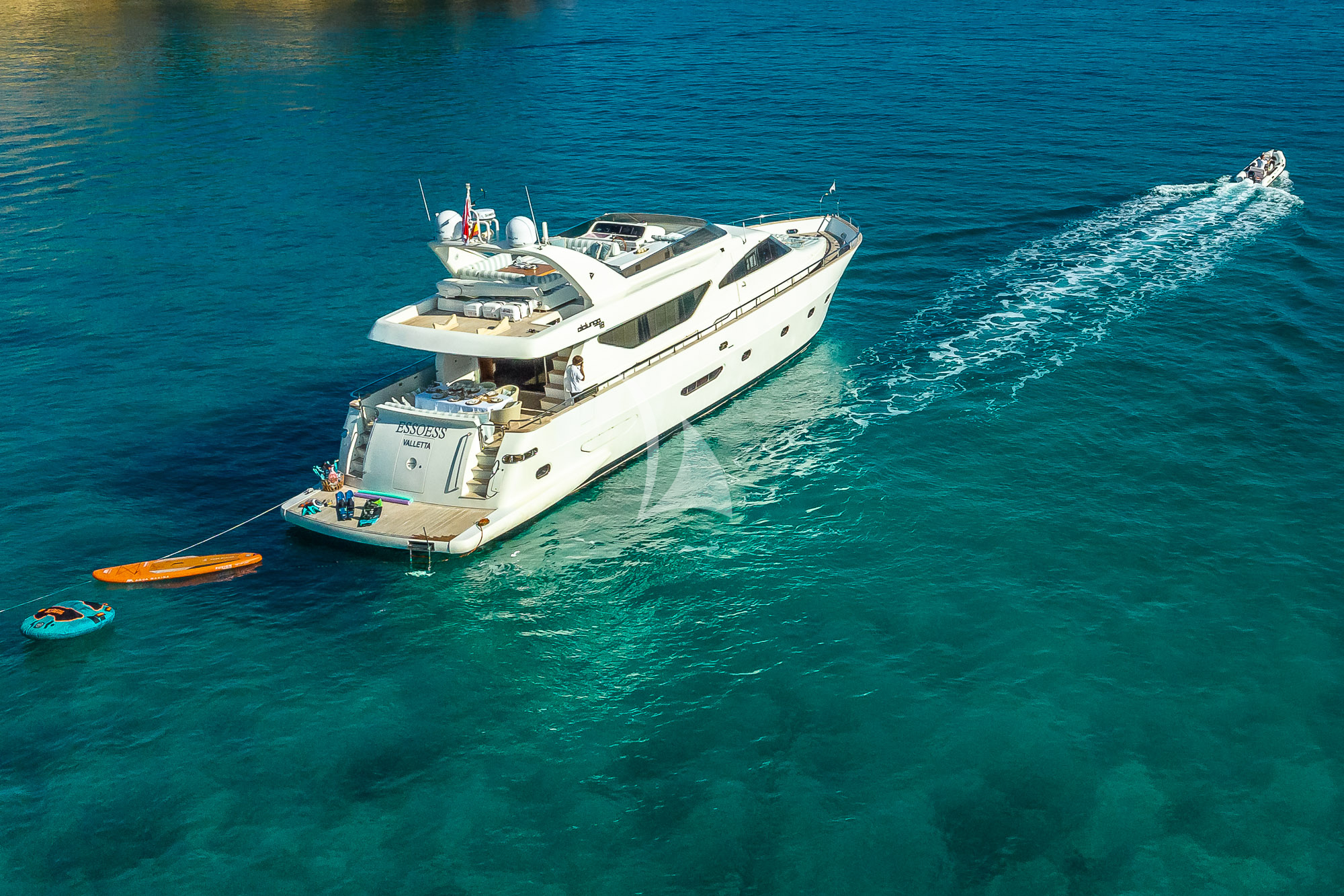 Luxury Crewed Motor Yacht ESSOESS photo 3