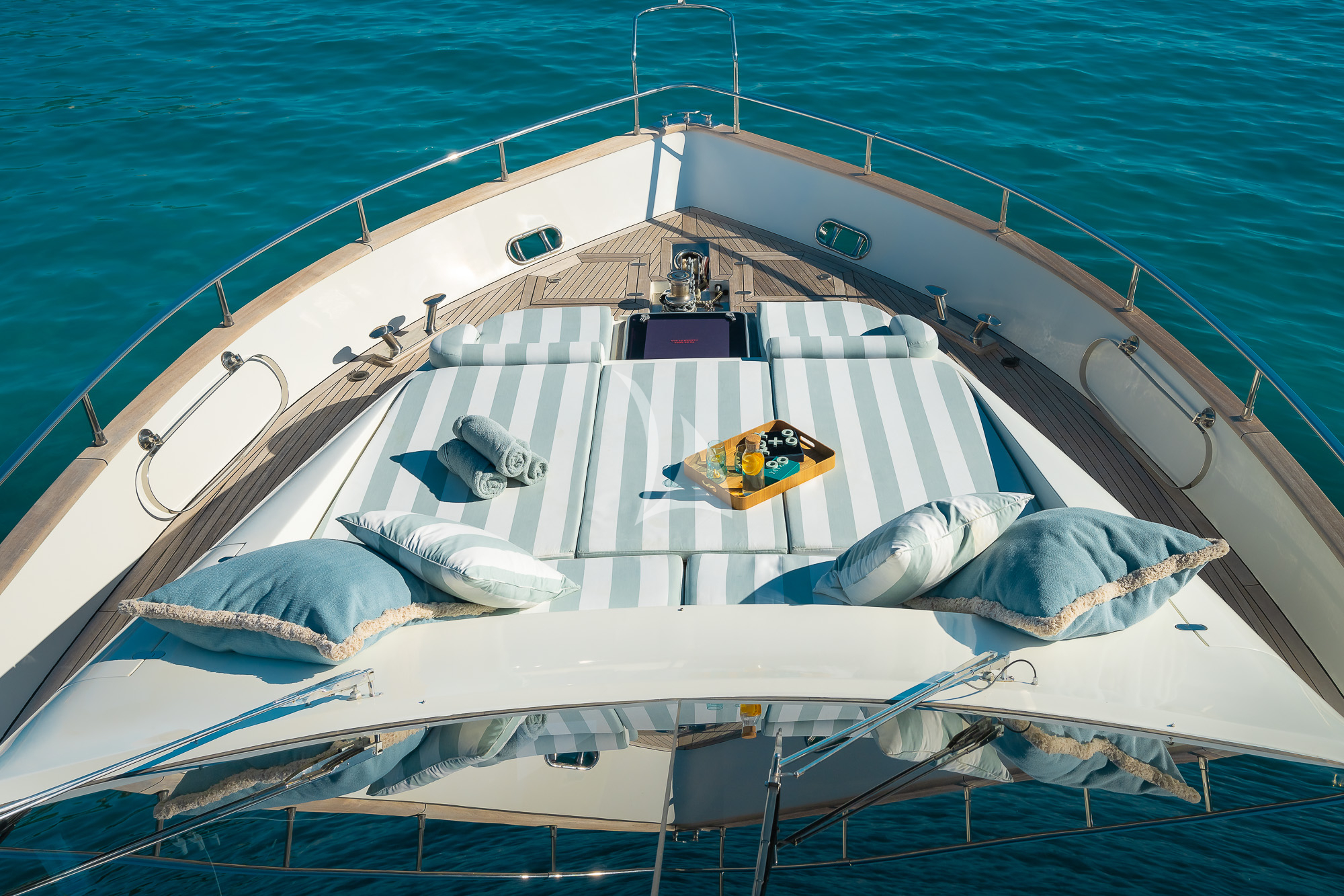 Luxury Crewed Motor Yacht ESSOESS photo 4