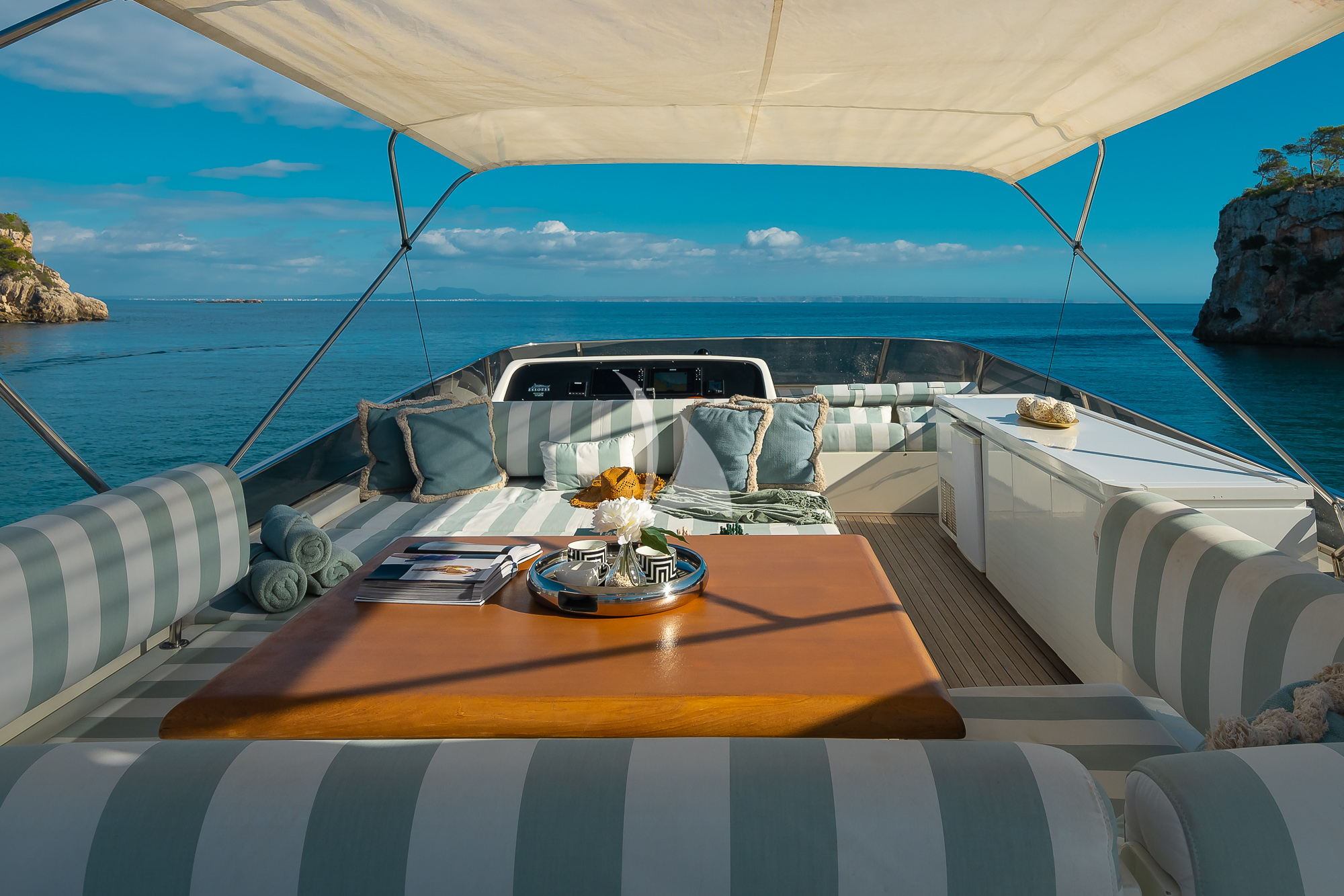Luxury Crewed Motor Yacht ESSOESS photo 6