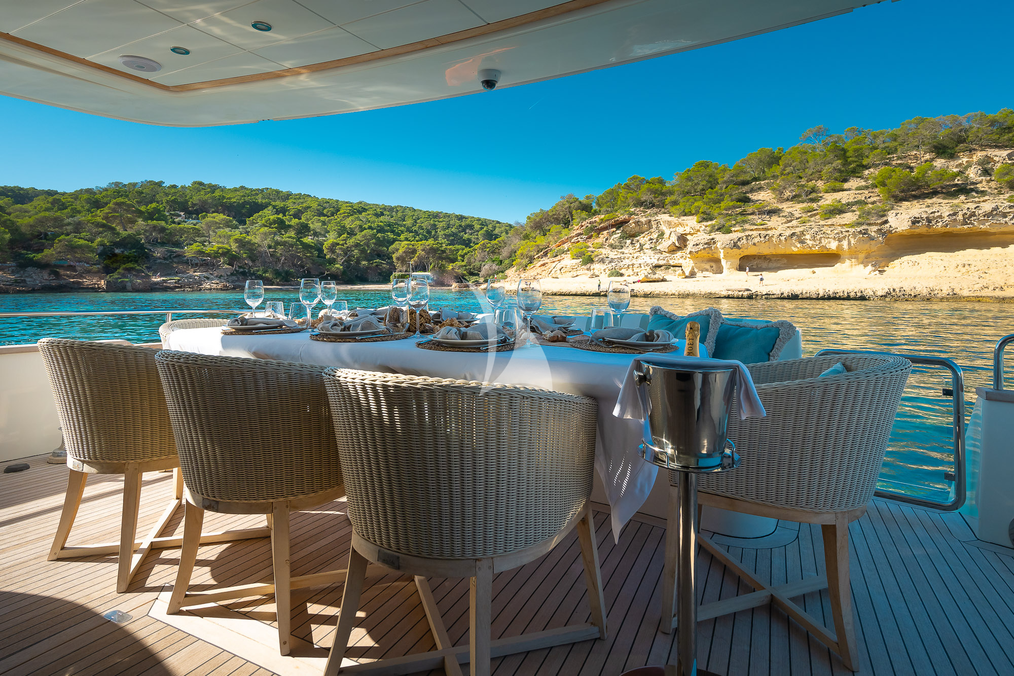 Luxury Crewed Motor Yacht ESSOESS photo 7