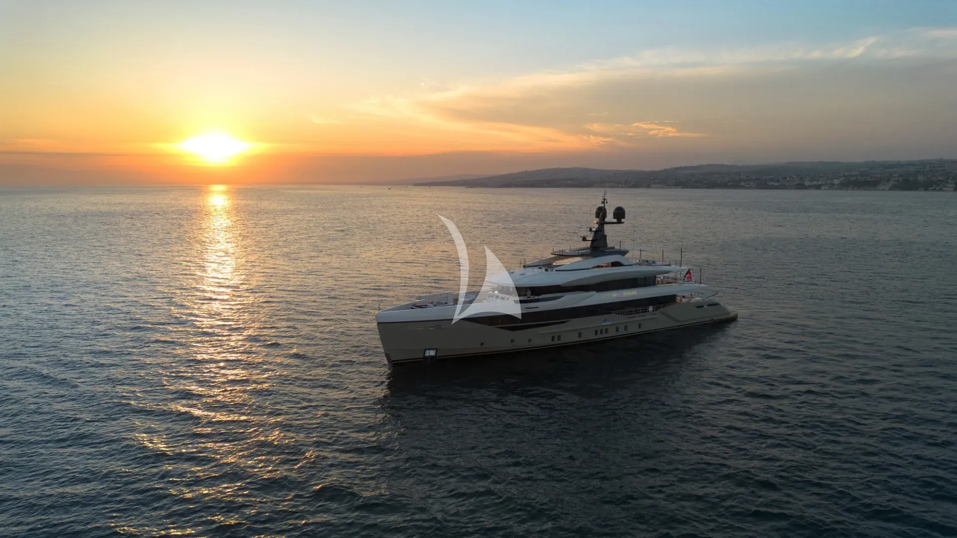 Luxury Crewed Motor Yacht ETERNAL SPARK photo 6