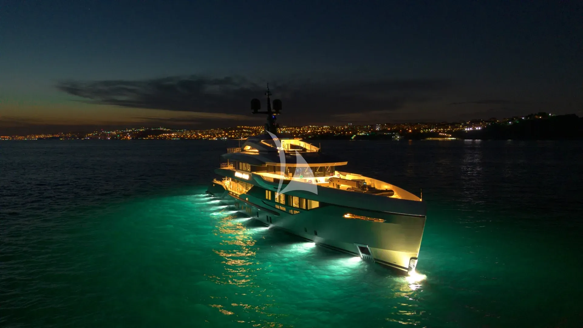 Luxury Crewed Motor Yacht ETERNAL SPARK photo 7