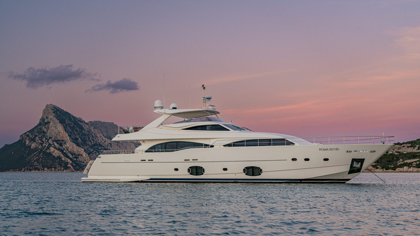 Luxury Crewed Motor Yacht ETHNA photo 3