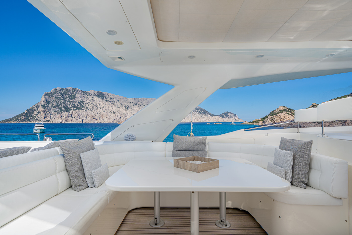 Luxury Crewed Motor Yacht ETHNA photo 8