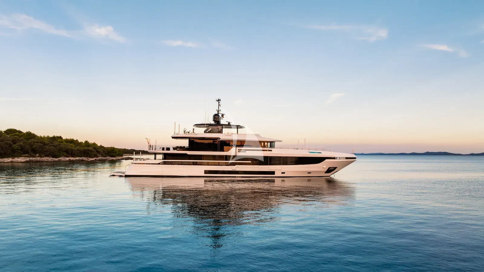 Luxury Crewed Motor Yacht EVA4EVA photo 3