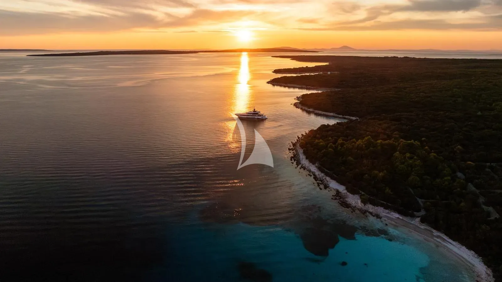 Luxury Crewed Motor Yacht EVA4EVA photo 4