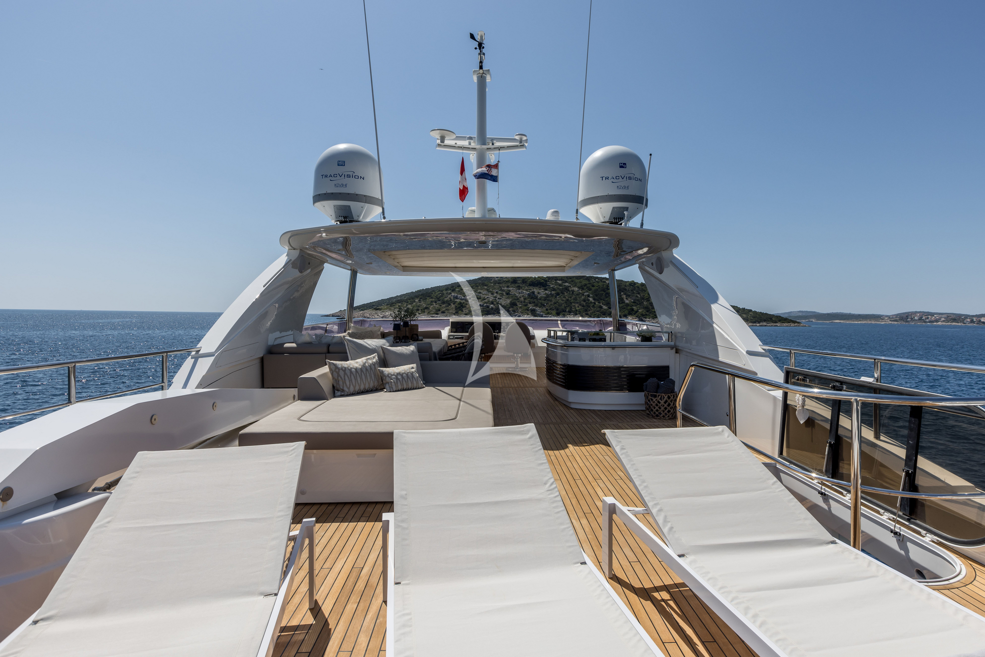 Luxury Crewed Motor Yacht EXPERIENCE photo 6