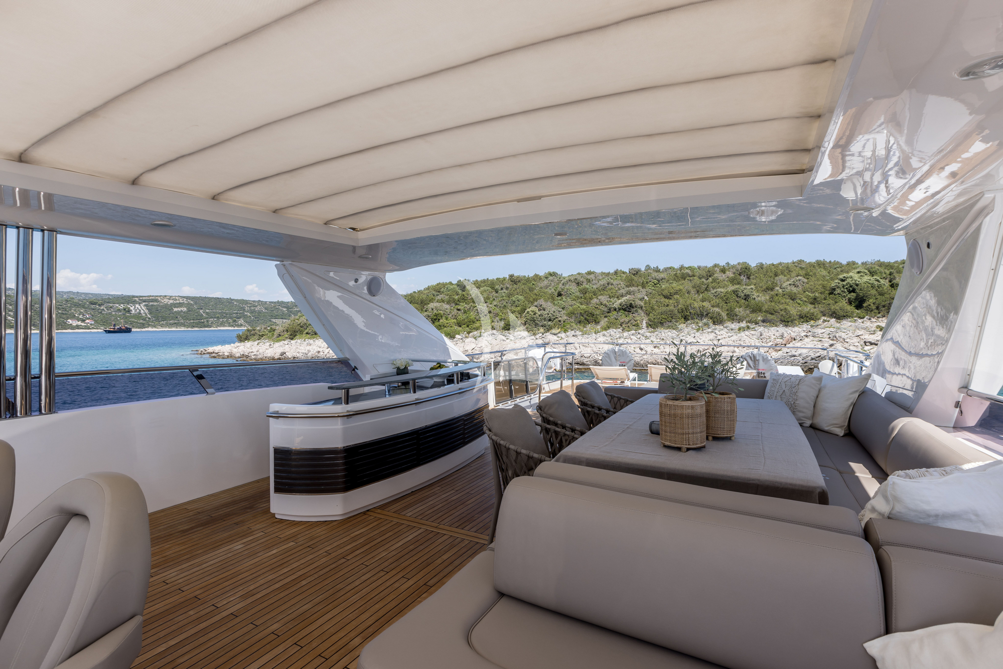 Luxury Crewed Motor Yacht EXPERIENCE photo 7