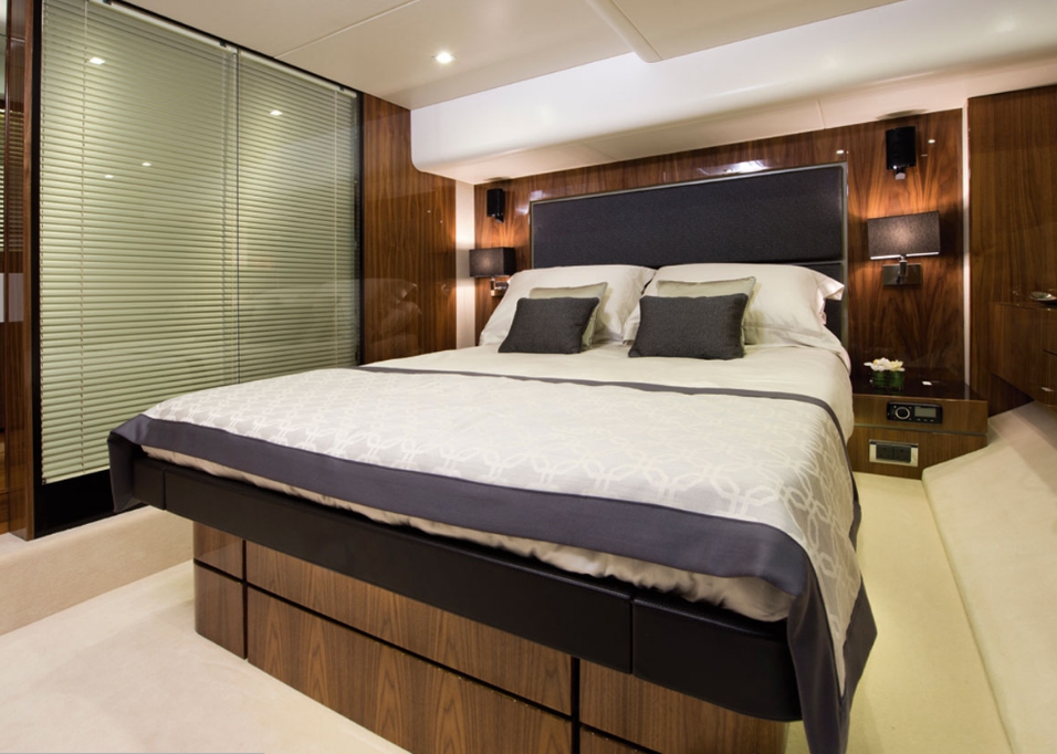 Crewed Motor Yacht Fairline Squadron 62 GT photo 4