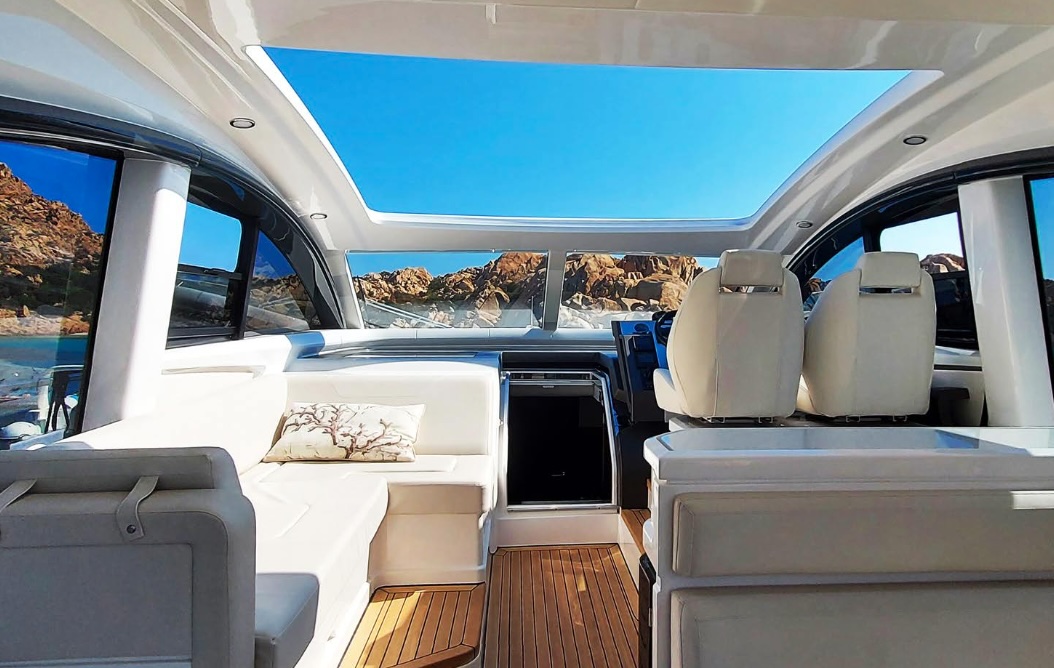 Crewed Motor Yacht Fairline Targa 53 Open photo 5