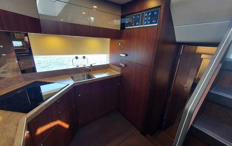 Crewed Motor Yacht Fairline Targa 53 Open photo 7
