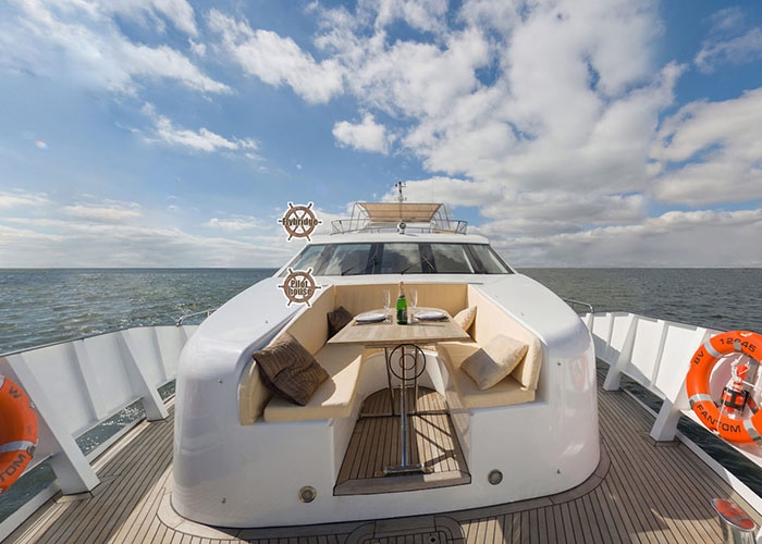 Crewed Motor Yacht FANTOM photo 4