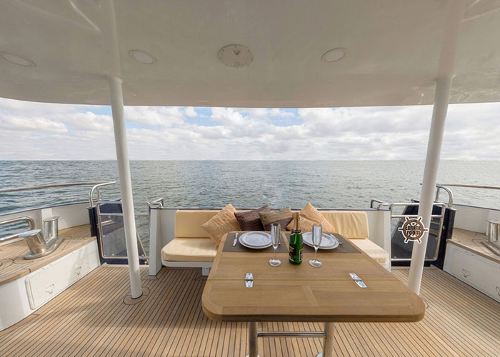 Crewed Motor Yacht FANTOM photo 5