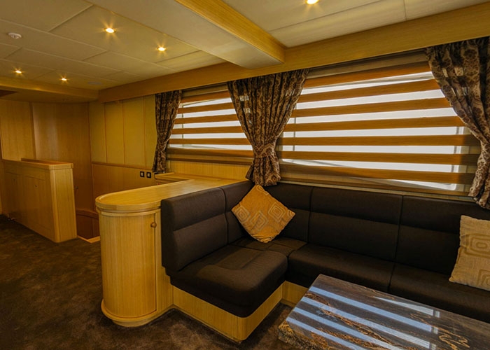 Crewed Motor Yacht FANTOM photo 7