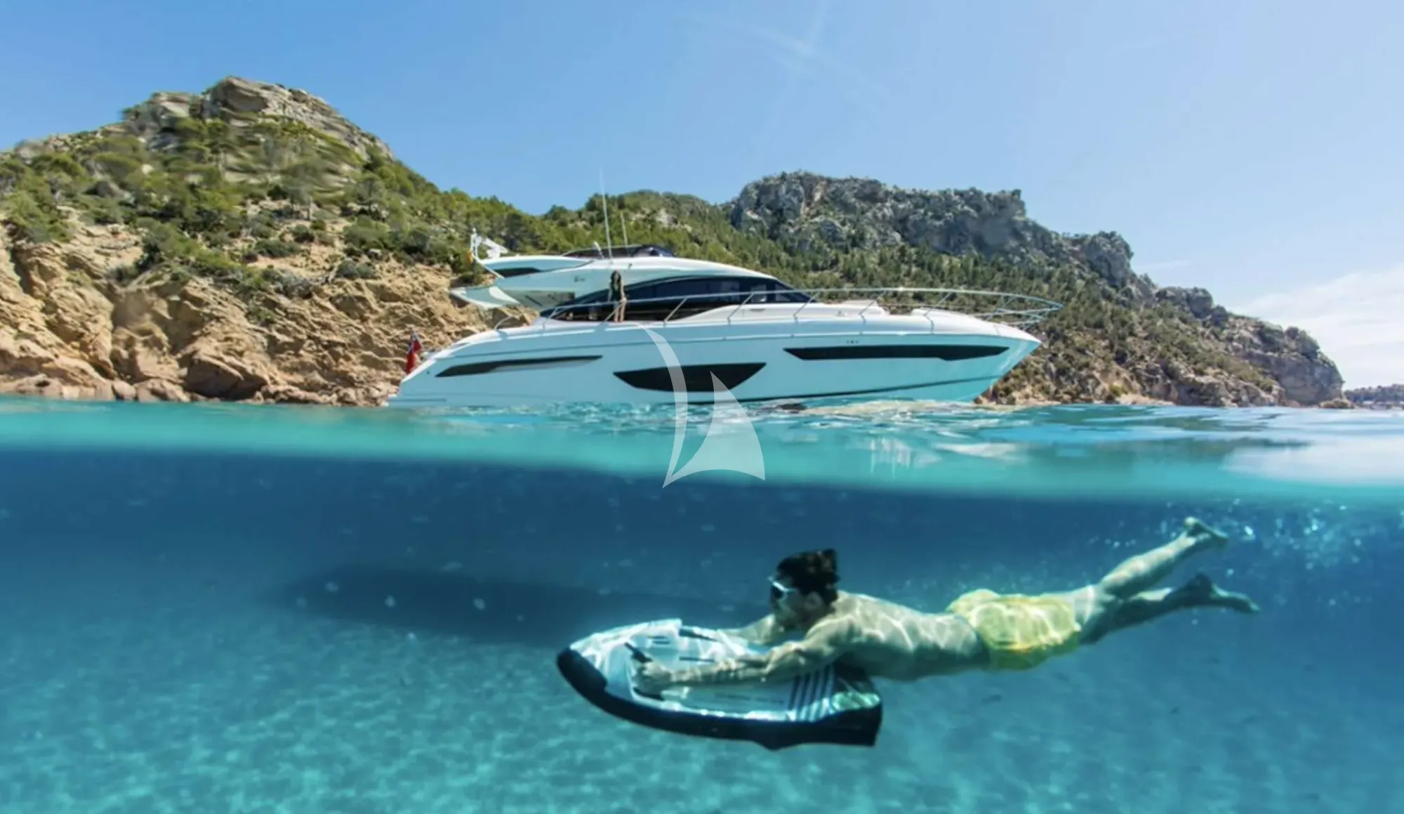 Luxury Crewed Motor Yacht FAR & AWAY photo 5