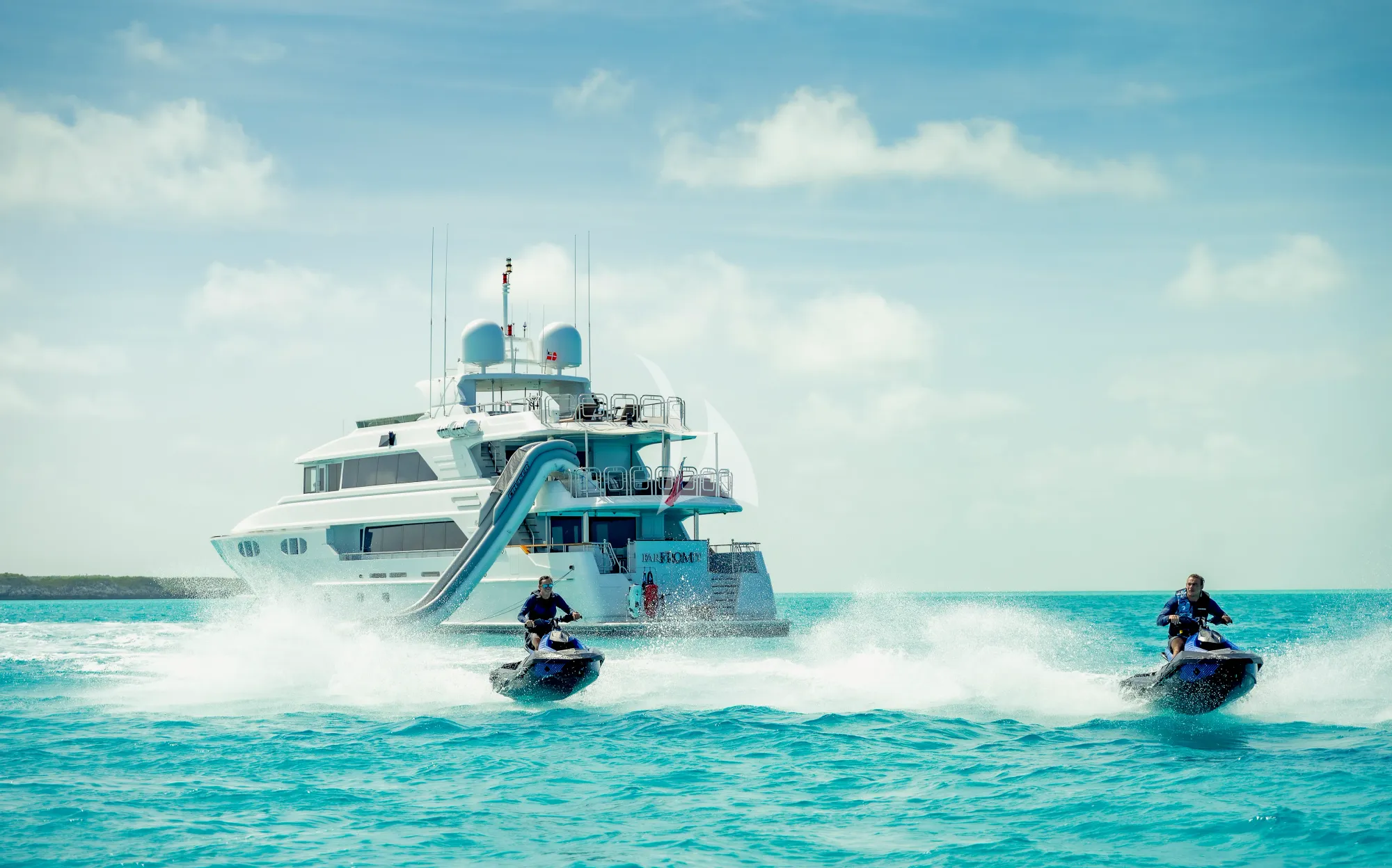 Luxury Crewed Motor Yacht FAR FROM IT photo 4