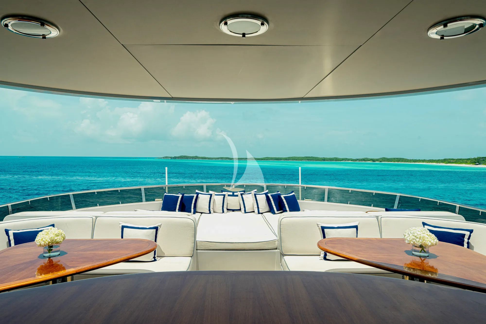 Luxury Crewed Motor Yacht FAR FROM IT photo 8