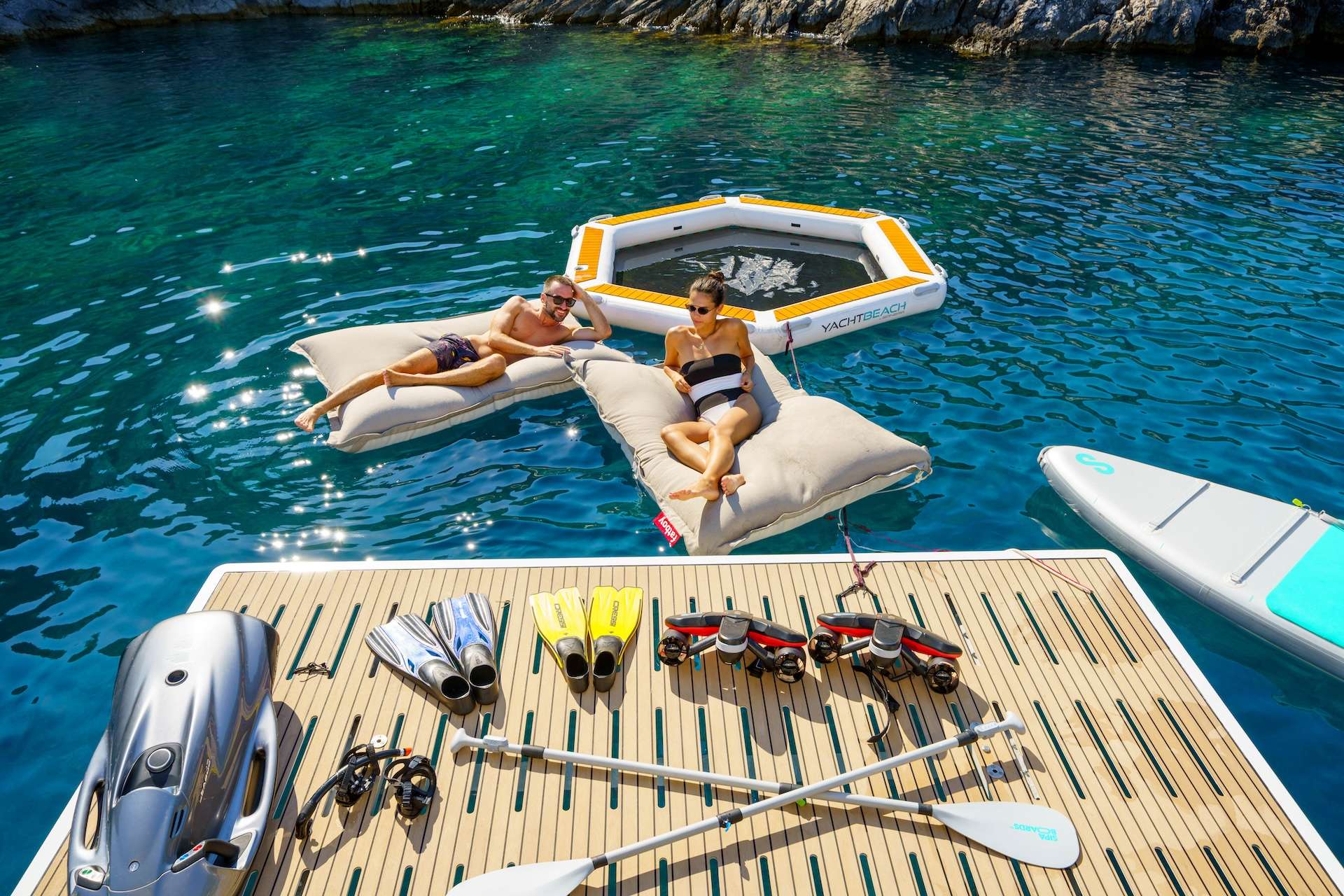 Luxury Crewed Motor Yacht FARBEN photo 6