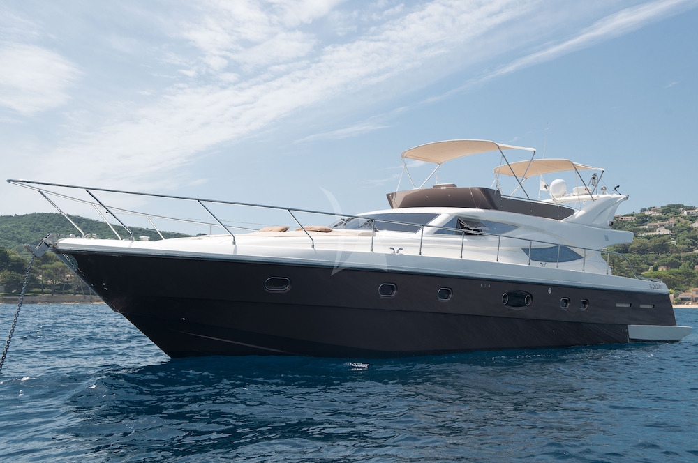 Crewed Motor Yacht FAST photo 4