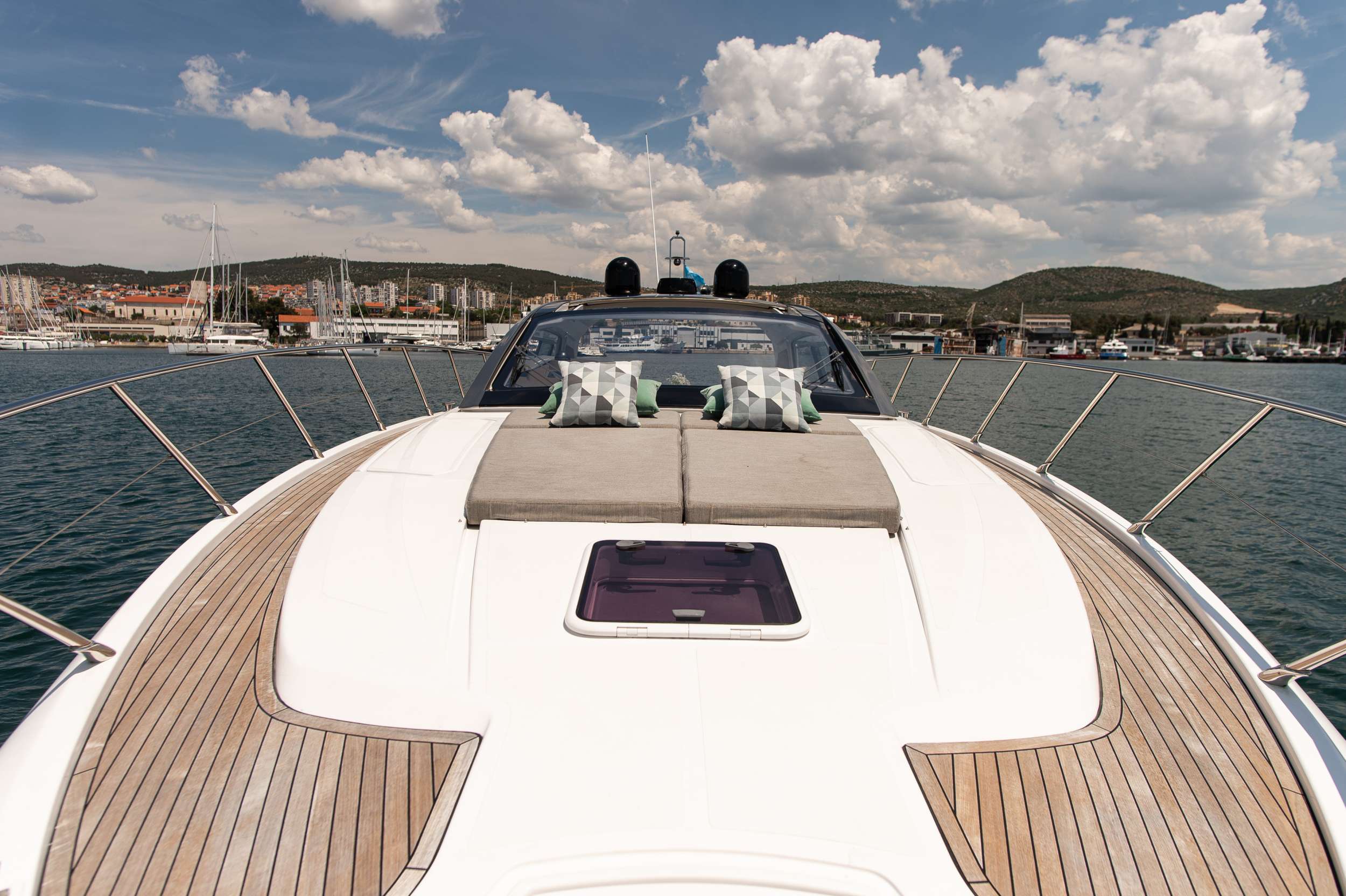 Luxury Crewed Motor Yacht FELLOW III photo 4