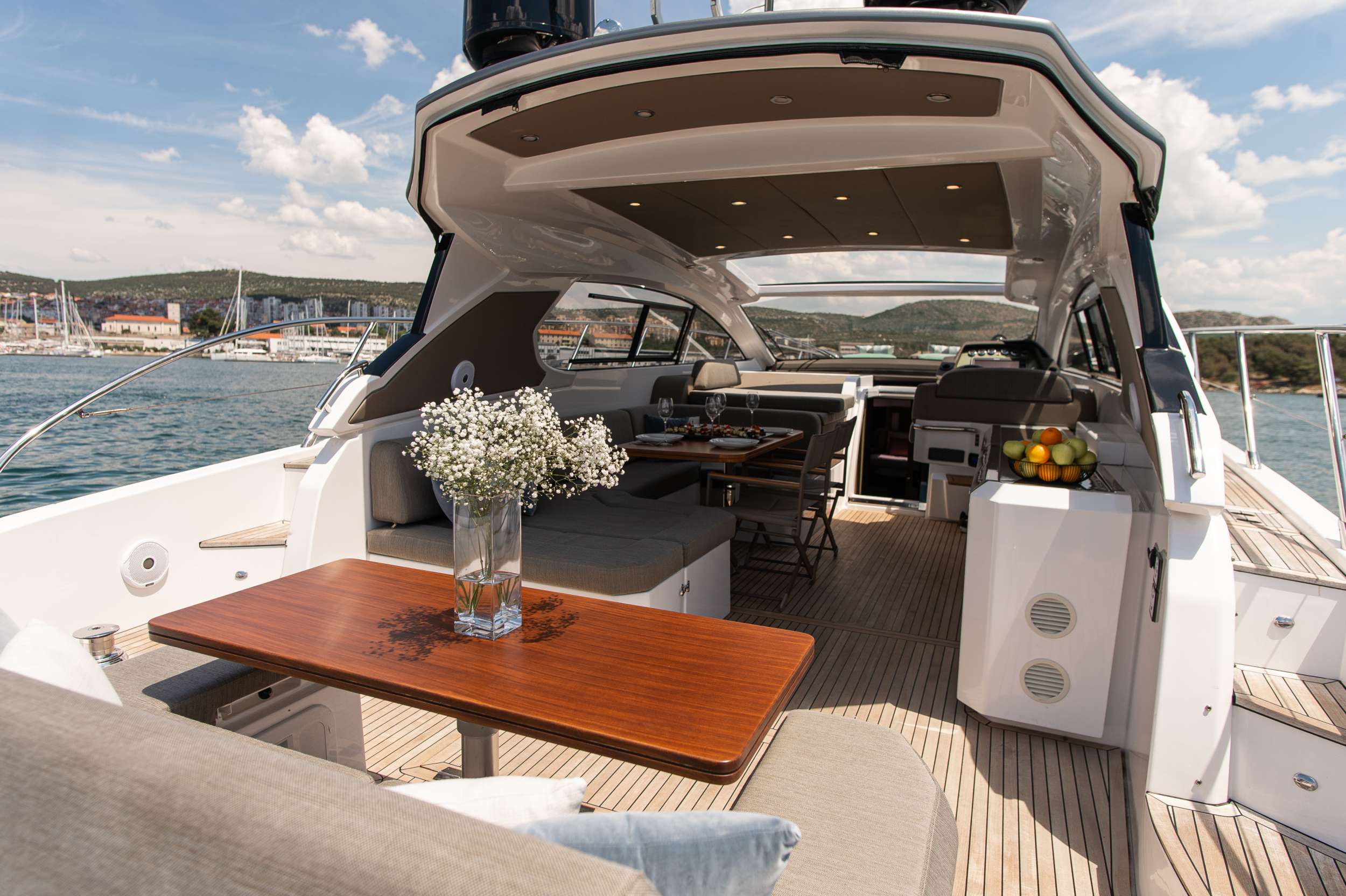 Luxury Crewed Motor Yacht FELLOW III photo 7