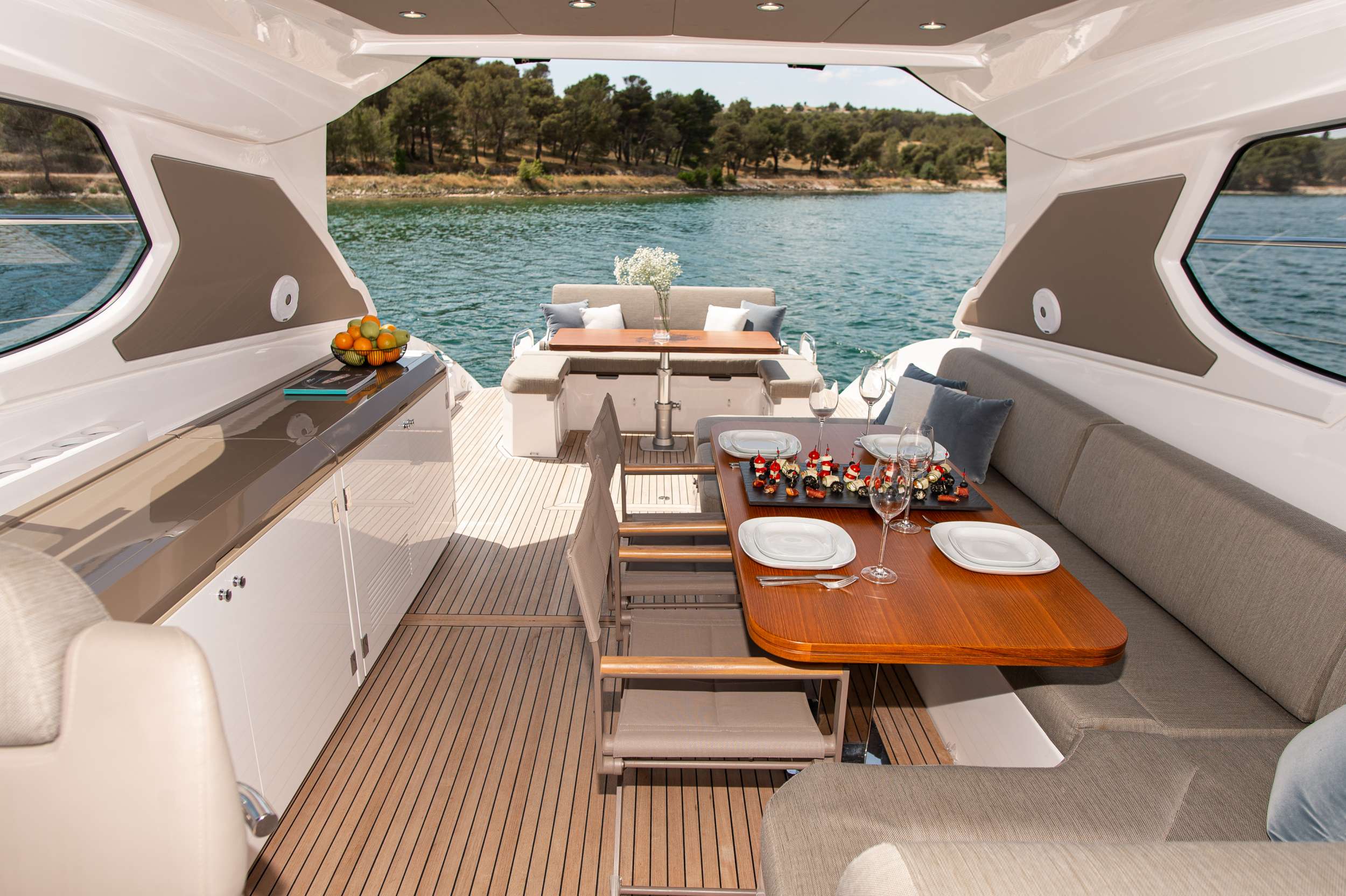 Luxury Crewed Motor Yacht FELLOW III photo 8